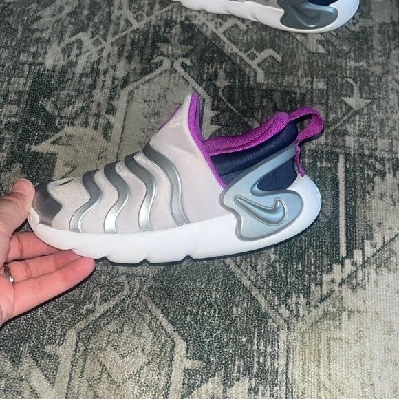 Nike toddler Dynamo Go Low Violet Frost Metallic Silver size 10 - Picture 3 of 10